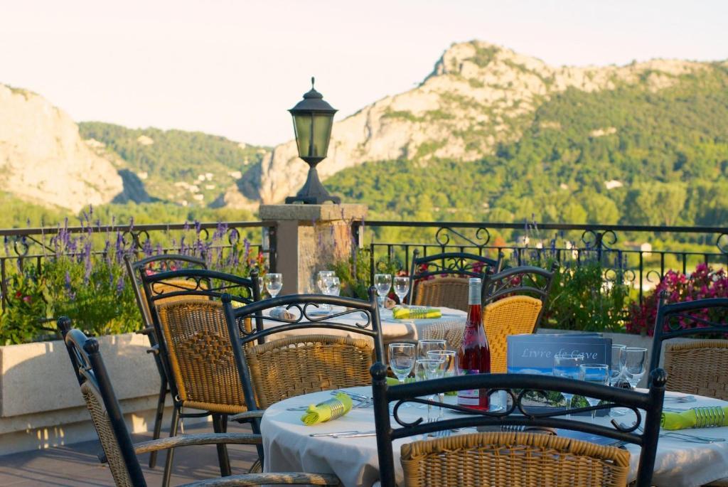 Logis Hotel Restaurant La Porte Des Cevennes Андуз Екстериор снимка