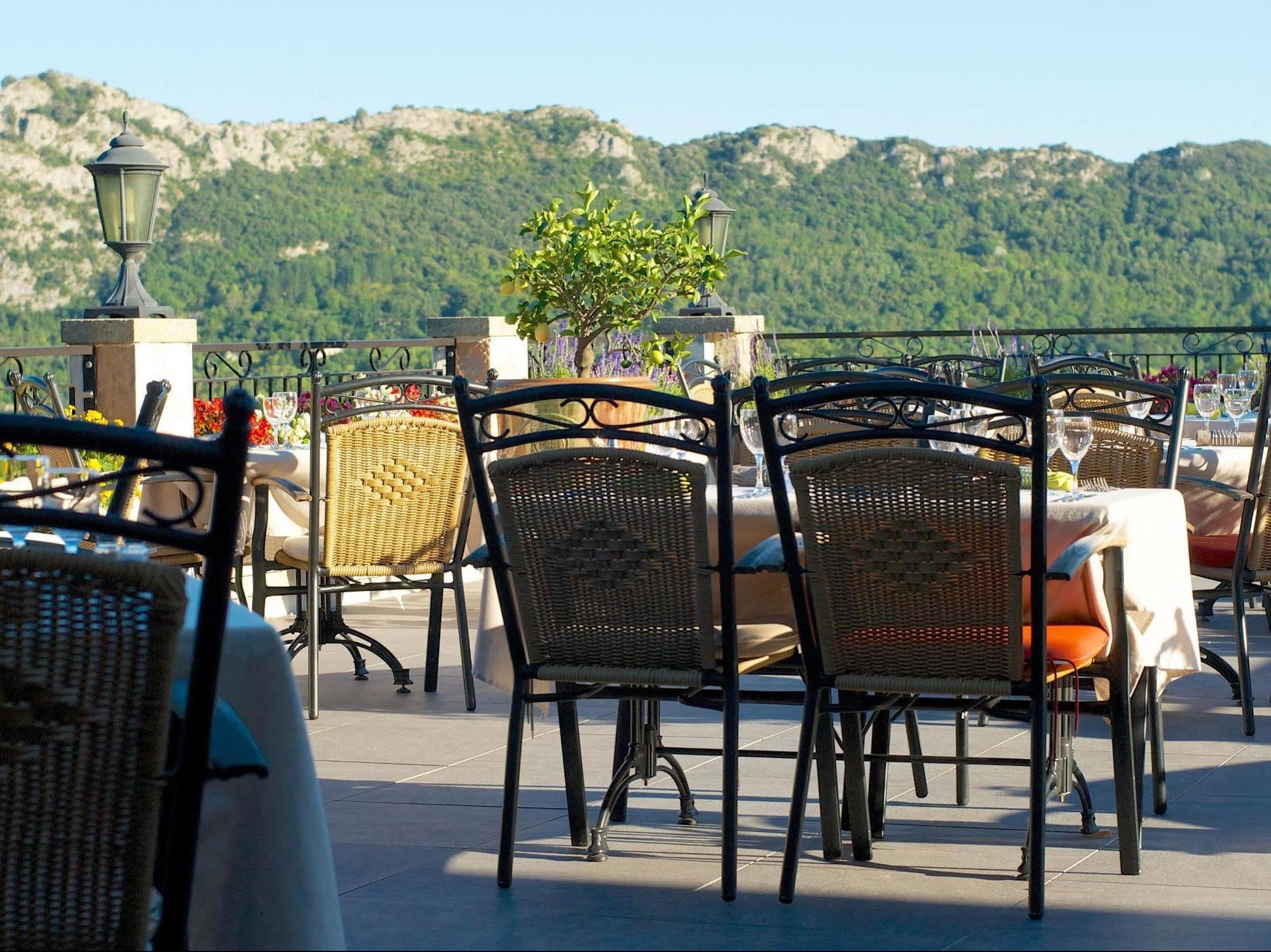 Logis Hotel Restaurant La Porte Des Cevennes Андуз Екстериор снимка